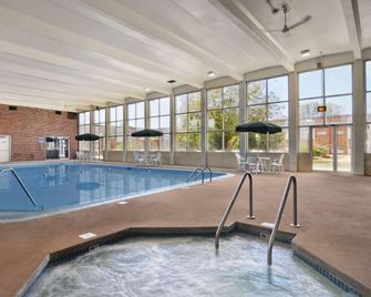 Blue Way Inn La Crosse Extended Stay - La Crosse - Pool