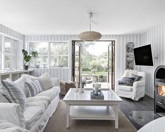 Luxurious Holiday Home In Tisvildeleje - Tisvildeleje - Living room