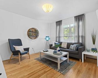 Large Beautiful 2BR Apartment fully equipped - Montreal - Sala de estar