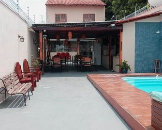 Angatu Hostel Service - מאנואס