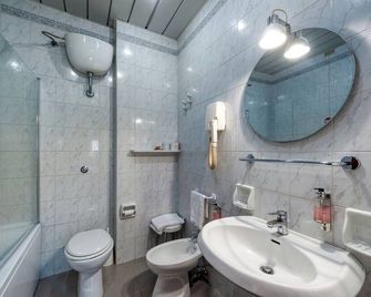 Hotel Barsotti - Brindisi - Bathroom