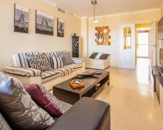 Awesome Apartment In Elviria With Wifi - Elviria