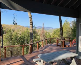 Mountainview Retreat Home in Intervale - Intervale - Balcony