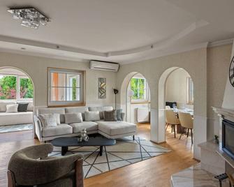 The Teplice Aqua Villa by Aura Luxury Collection - Teplice - Living room