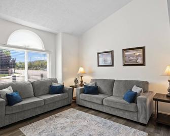 The Grand - South Jordan - Living room