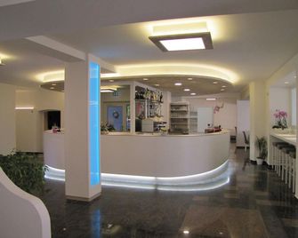 Hotel Scaranò - לוויקו טרמה - דלפק קבלה