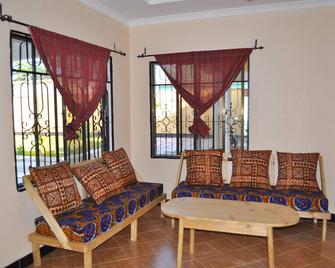 Bagamoyo Gold Accommodation - Bagamoyo - Living room