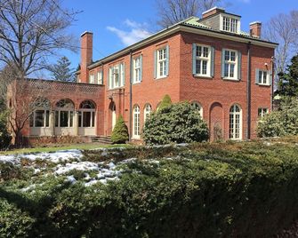 Historic Mansion Amazing Wonderland ! - Jamestown - Gebouw