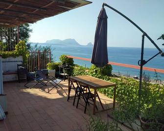 Cottage In Front Of The Beach, With Large Garden And Parking - Altavilla Milicia - Patio