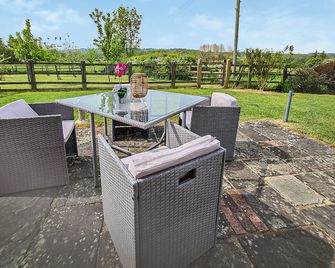 1 bedroom accommodation in Charfield, near Wotton-under-Edge - Falfield - Patio