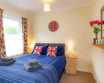 Cosy Victorian Apartment - Central York - York - Bedroom
