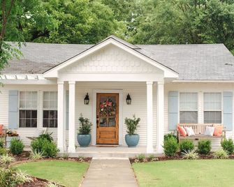 Charming Historic District Cottage Near Downtown - Conway - Building