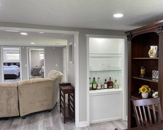 Cozy retreat that doesn't allow parties or get togethers - Mishawaka