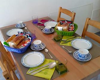 B&B La Costa - פיניונה - חדר אוכל