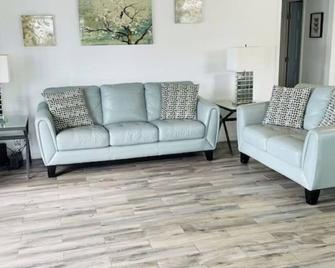 Lakedorable- Upper Level - Mount Dora - Living room