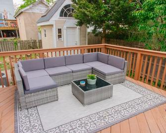 Luxury 2br+ With Beautiful Nyc Views - East Rutherford - Balcony