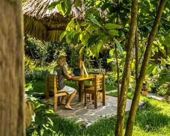 Eco-Hotel Mayachik - San Juan La Laguna - Patio