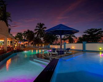 Atrium Beach Resort and Spa St Maarten a Ramada by Wyndham - Simpson Bay - Piscine