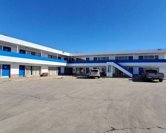 2 Queen Beds|Suite,Nsmk,Micfridge,Sofa-Bed - Cañon City - Building