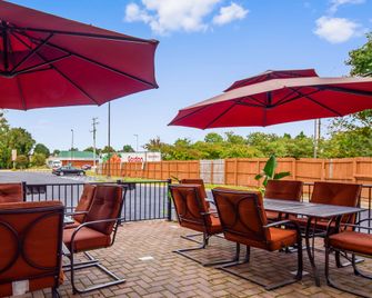 Best Western Plus Newport News Inn & Suites - Newport News - Balkong