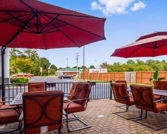Best Western Plus Newport News Inn & Suites - ניופורט ניוז - מרפסת