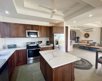 New Ownership, Large 4 Bed /3 Bath With Private Pool In Gated Community - Playa Hermosa - Cocina
