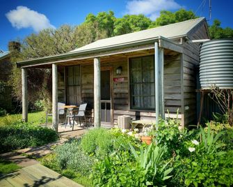 Cherry Plum Cottages - Port Fairy - Patio