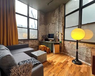 Sun-Drenched Loft Living in Brooklyn - Brooklyn - Living room