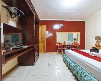 Perimeter Hotel - Angeles City - Yatak Odası