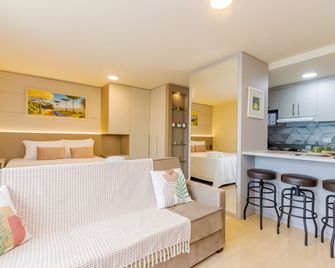 أول يو نيد - كوريتيبا - غرفة معيشة