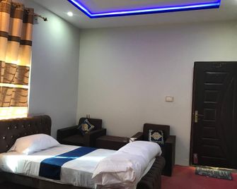 Gold Star Hotel And Guest House - Skārdu - Habitación