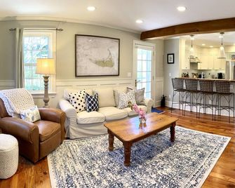 You've Got Whale Mid Island Family Retreat - Nantucket - Living room