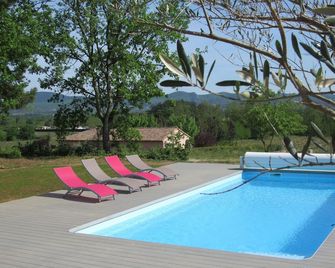 Comfortable detached house with swimming pool 3 bedrooms, 2 bathrooms for 6 to 8 people - Berrias-et-Casteljau - Piscine