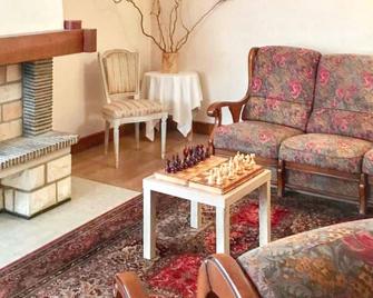 Maison familiale spacieuse près de Carrouges avec jardin - Carrouges - Living room