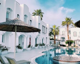 Yalinn Boutique Hotel - יאליקבאק - בריכה