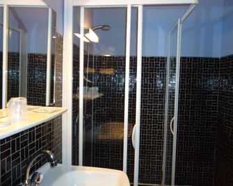 Hôtel des Voyageurs - Millau - Baño