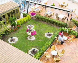 Hotel Club S'illot - S'Illot - Patio