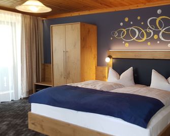 Hotel-Gasthof Zum Oberen Wirt - Regen - Спальня