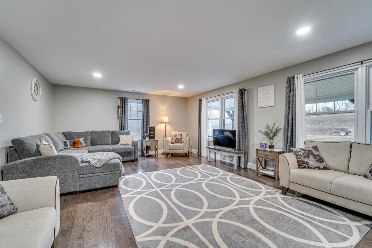 Mtn Views! Peaceful Rural Retreat in Mapleton