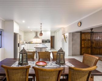 The Gallery Self catering - De Kelders - Essbereich