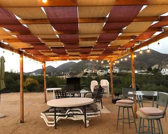 Labios Tintos Bungalow, Valle de Guadalupe, BC, México - Ejido El Porvenir - Patio