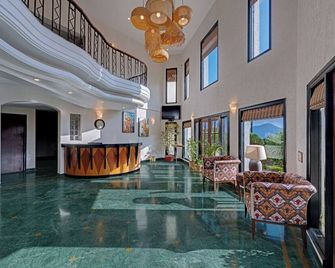 8fold-Pinecrest By Larisa, Bhimtal - Bhimtal - Lobby