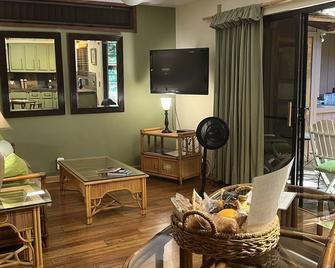 Maui What a Wonderful World Bed & Breakfast - Kīhei - Living room