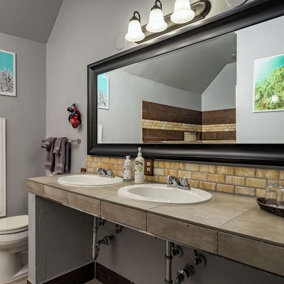 Bathroom view of Queen Anne Bed And Breakfast