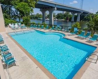 Captain's Quarters Riverfront #1 - Nashville - Pool