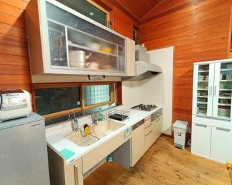 Wood Guest House - Mito - Kitchen