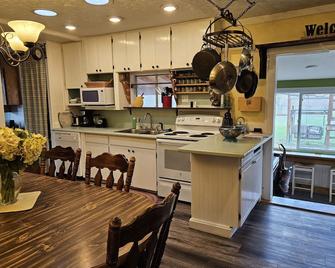 The Goulding Cottage Plus Loft - Henrieville - Kitchen