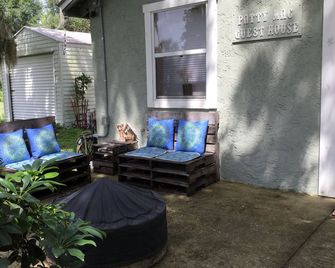 McRobinstone Lakehouse - perfect mid century getaway on sleepy Lake Pierce - Lake Wales - Innenhof