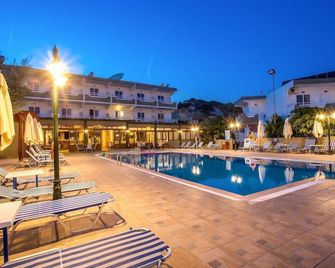 Georgia Apartments - Afántou - Pool