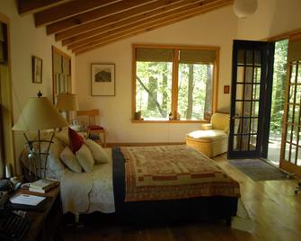 Secluded 4 acre retreat - Fairfield - Bedroom